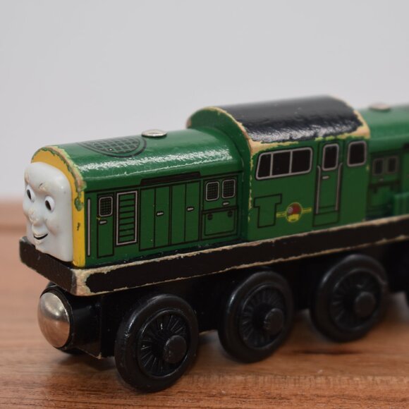 Derek 2003 Thomas the Tank & Friends Wooden Railway Learning Curve Round Magnet - Picture 3 of 10